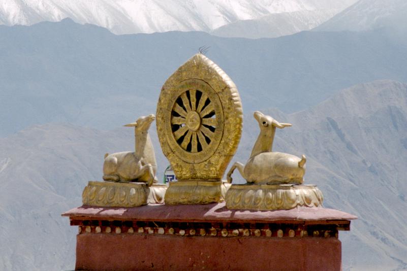 La roue du Dharma, au monastère de Drepung.